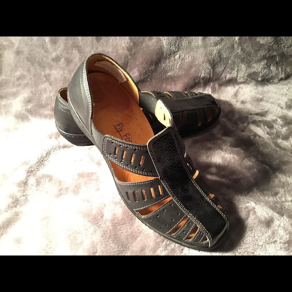 Fly Foot Womens Slip-On Sandals
